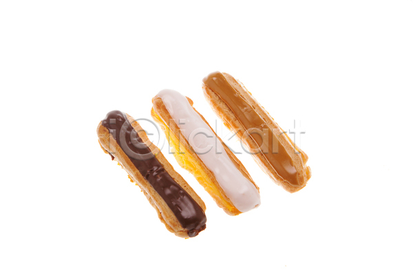 달콤 사람없음 JPG 포토 해외이미지 디저트 세개 실내 에클레어 초콜릿 크림 프랑스음식 흰배경