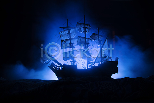 신비 사람없음 JPG 실루엣 포토 해외이미지 돛대 백그라운드 빛 연기 파란색 해적선