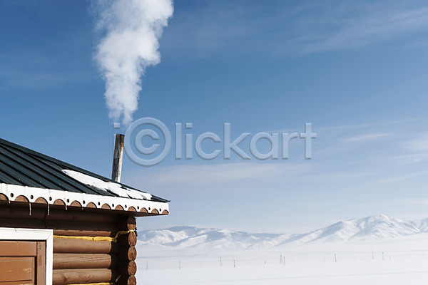 사람없음 JPG 포토 겨울 겨울풍경 구름(자연) 굴뚝 눈(날씨) 몽골 설경 설원 수증기 야외 자연 주간 지붕 풍경(경치) 하늘 해외풍경