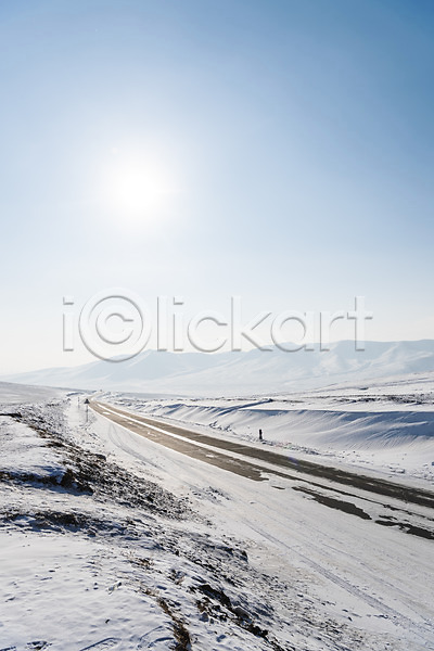 사람없음 JPG 포토 겨울 겨울풍경 눈(날씨) 도로 몽골 설경 설원 야외 자연 주간 풍경(경치) 하늘 해외풍경 햇빛