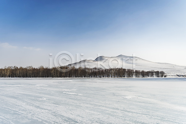 사람없음 JPG 포토 겨울 겨울풍경 나무 눈(날씨) 몽골 빙판 산 설경 설원 야외 자연 주간 풍경(경치) 하늘 해외풍경