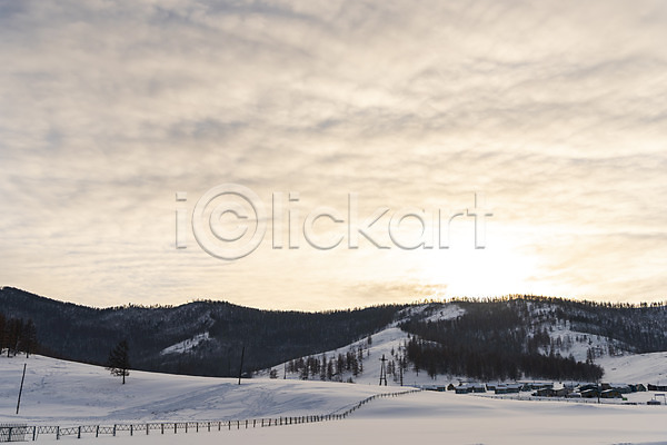 사람없음 JPG 포토 겨울 겨울풍경 구름(자연) 노을 눈(날씨) 몽골 산 설경 설원 야외 자연 주간 풍경(경치) 하늘 해외풍경