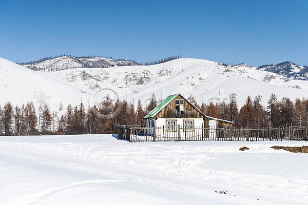사람없음 JPG 포토 겨울 겨울풍경 눈(날씨) 몽골 산 설경 설원 야외 울타리 자연 주간 주택 풍경(경치) 해외풍경
