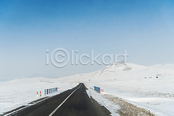 사람없음 JPG 포토 겨울 겨울풍경 눈(날씨) 도로 몽골 산 설경 설원 야외 자연 주간 풍경(경치) 하늘 해외풍경