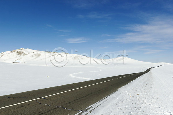 사람없음 JPG 포토 겨울 겨울풍경 구름(자연) 눈(날씨) 도로 몽골 산 설경 설원 야외 자연 주간 풍경(경치) 하늘 해외풍경