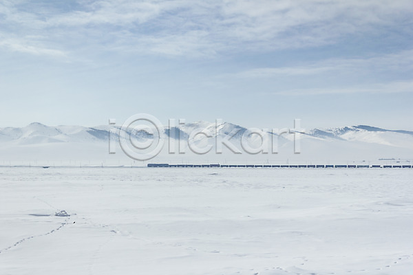 사람없음 JPG 포토 겨울 겨울풍경 구름(자연) 기차 눈(날씨) 몽골 산 설경 설원 야외 자연 주간 풍경(경치) 하늘 해외풍경