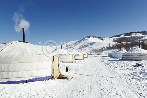 사람없음 JPG 포토 게르 겨울 겨울풍경 굴뚝 눈(날씨) 몽골 설경 설원 수증기 야외 자연 주간 풍경(경치) 하늘 해외풍경