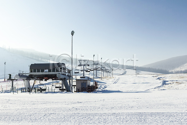 사람없음 JPG 포토 겨울 겨울풍경 눈(날씨) 리프트 몽골 설경 설원 스키리프트 스키장 야외 자연 주간 풍경(경치) 하늘 해외풍경