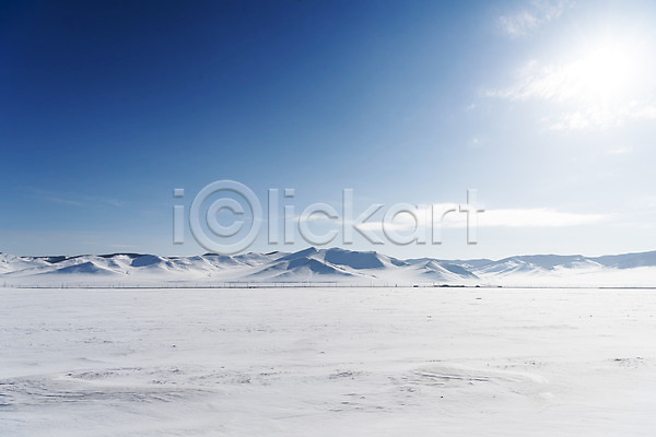 사람없음 JPG 포토 겨울 겨울풍경 눈(날씨) 몽골 산 설경 설원 야외 자연 주간 파란색 하늘 해외풍경 햇빛