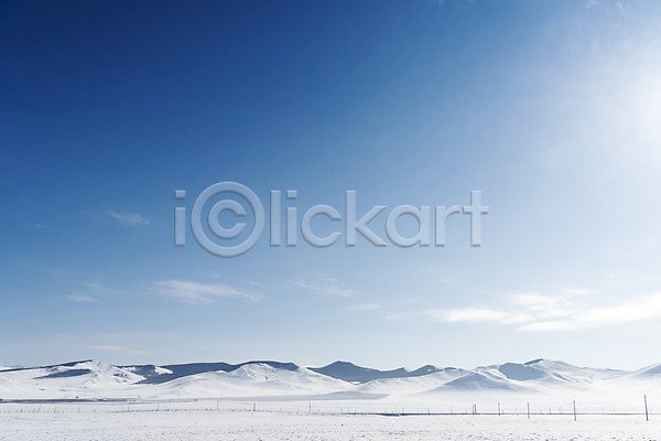 사람없음 JPG 포토 겨울 겨울풍경 구름(자연) 눈(날씨) 몽골 산 설경 설원 야외 자연 주간 파란색 하늘 해외풍경 햇빛