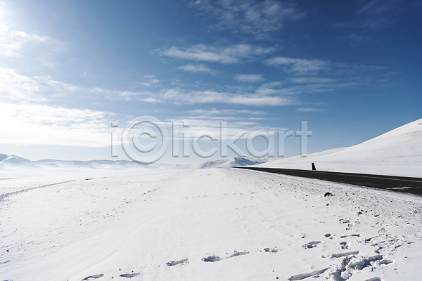 사람없음 JPG 포토 겨울 겨울풍경 구름(자연) 눈(날씨) 도로 몽골 설경 설원 야외 자연 주간 파란색 하늘 해외풍경