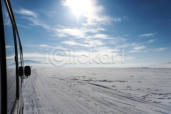 사람없음 JPG 포토 겨울 겨울풍경 구름(자연) 눈(날씨) 몽골 설경 설원 야외 자동차 자연 주간 파란색 하늘 해외풍경 햇빛