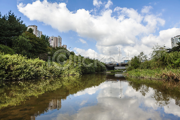 사람없음 JPG 포토 강 구름(자연) 도시 맑음 반사 야외 자연 주간 파란색 판교 풍경(경치) 하늘 한국