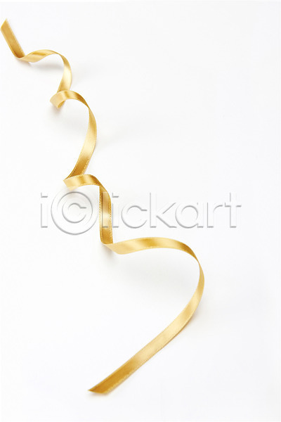 사람없음 JPG 포토 하이앵글 금색 끈 리본 스튜디오촬영 실내 오브젝트 플랫레이 흰배경