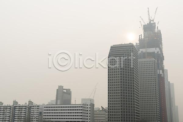 공해 대기오염 사회이슈 환경오염 사람없음 JPG 포토 겨울 날씨 도시풍경 미세먼지 빌딩 뿌연 서울 야외 여의도 오염 주간 하늘 한국 환경 황사 흐림