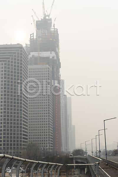 공해 대기오염 사회이슈 환경오염 사람없음 JPG 포토 겨울 날씨 도시풍경 미세먼지 빌딩 뿌연 서울 야외 여의도 오염 주간 하늘 한국 환경 황사 흐림
