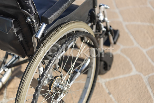 사람없음 JPG 아웃포커스 포토 바퀴 보조기구 야외 오브젝트 의료용품 장애 주간 한개 휠체어