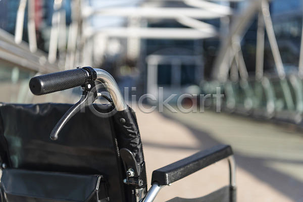 사람없음 JPG 아웃포커스 포토 보조기구 야외 오브젝트 육교 의료용품 장애 주간 한개 휠체어