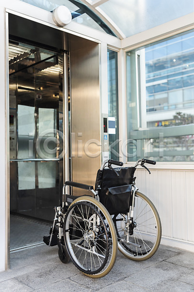 사람없음 JPG 포토 보조기구 야외 엘리베이터 오브젝트 의료용품 장애 주간 한개 휠체어