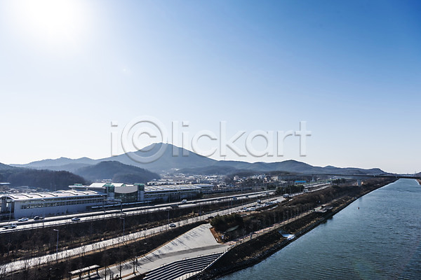 사람없음 JPG 포토 강 겨울 경기도 경인아라뱃길 산 야외 인천 자연 주간 풍경(경치) 하늘 햇빛