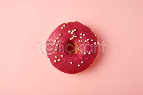 사람없음 JPG 포토 해외이미지 도넛 디저트 분홍색 실내 한개