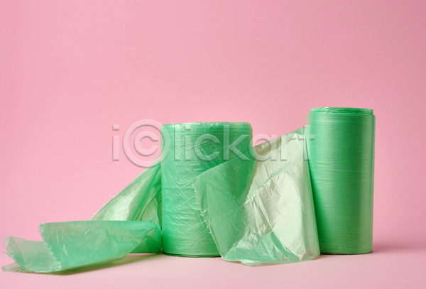 환경오염 사람없음 JPG 포토 해외이미지 분홍색배경 비닐 비닐봉투 실내 쓰레기 일회용