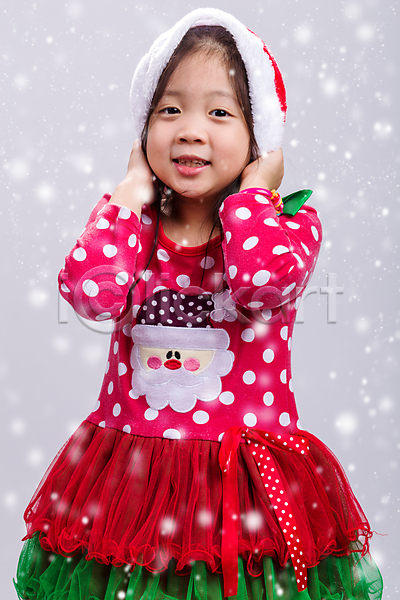 기쁨 행복 어린이 한명 JPG 포토 해외이미지 겨울 고립 드레스 미소(표정) 백그라운드 빨간색 산타클로스 크리스마스 클라우스 흰색