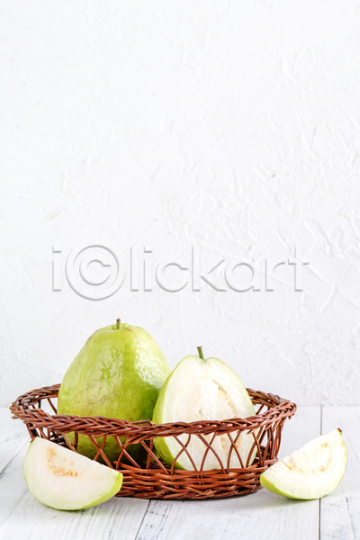 사람없음 JPG 포토 해외이미지 과일 과일조각 구아바 그릇 단면 바구니 슬라이스 실내 흰배경
