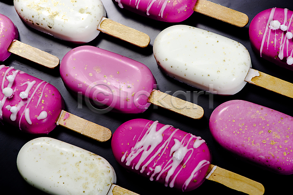 사람없음 JPG 포토 해외이미지 검은배경 막대아이스크림 분홍색 일렬 장식