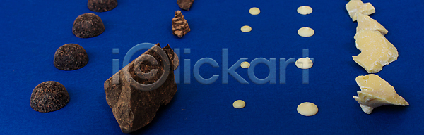 달콤 준비 사람없음 JPG 포토 해외이미지 갈색 과자 내추럴 디저트 레시피 만들기 맛 모음 바 백그라운드 사탕 상자 선물 설탕 수확 어둠 억울 요리 우유 음식 재료 주방 질감 초콜릿 추상 코코아 크리스마스 패턴 플랫 하트 해외포토 핸드메이드 흰색