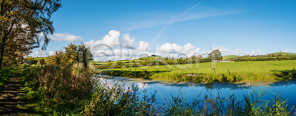 사람없음 JPG 포토 해외이미지 강 구름 나무 내추럴 물 수로 시골 야외 여름 영국 영어 오솔길 운하 잉글랜드 자연 초록색 파노라마 풍경 하늘 해외포토