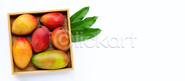 사람없음 JPG 포토 해외이미지 나무상자 담기 망고 실내 애플망고 열대과일 잎 카피스페이스 흰배경