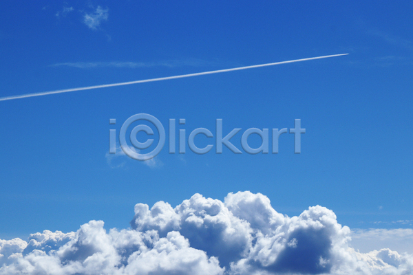 사람없음 JPG 포토 해외이미지 구름(자연) 비행기 비행운 야외 주간 파란색 하늘