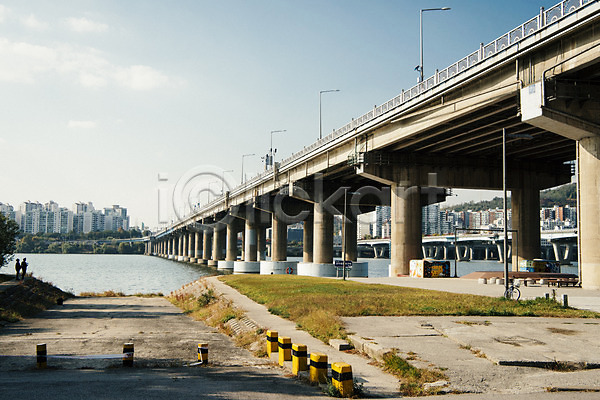 사람없음 JPG 로우앵글 포토 강가 다리밑 도시 도시풍경 서울 야외 주간 천호대교 하늘 한강 한국