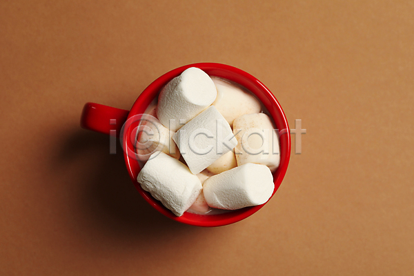 따뜻함 사람없음 JPG 포토 하이앵글 해외이미지 갈색배경 마시멜로우 실내 코코아 한잔