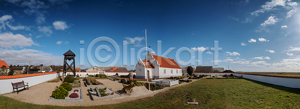 사람없음 JPG 포토 해외이미지 건물 건축양식 골동품 교회 기독교 덴마크 마을 맑음 목재 백그라운드 세기 수확 스칸디나비아 시골 신성 야외 역사 유럽 작음 장식 전통 종교 종탑 지붕 파란색 하늘 해외포토 햇빛 홍수 흰색
