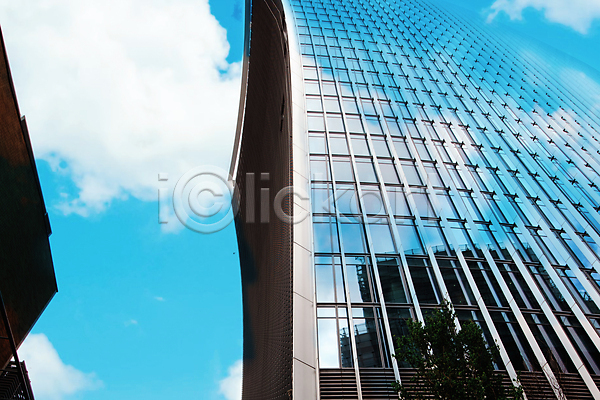 사람없음 JPG 포토 해외이미지 건물 건축양식 고층빌딩 구름(자연) 금융 도시 도시풍경 도심 반사 비즈니스 사무실 유리 창문 철강 큼 탑 파란색 하늘