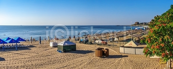 뜨거움 산책 휴식 사람없음 JPG 포토 해외이미지 거리 건물 계단 공원 기둥 도로 도시 모래 바 바다 산책로 아침 여름 여행 우산 우크라이나 유럽 태양 해변 해외포토 휴양지