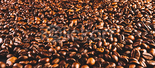 사람없음 JPG 템플릿 포토 해외이미지 갈색 검은색 고립 굽기 내추럴 단절 디자인 배너 백그라운드 복고 상점 수확 숟가락 아침식사 어둠 에스프레소 우주 음료 카페인 커피 컨셉 콩 탁자 파노라마 해외포토 헤딩 회사