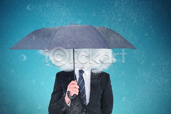 남자 성인 성인남자한명만 한명 JPG 앞모습 포토 해외이미지 구름(자연) 들기 비(날씨) 비즈니스맨 상반신 우산 정장 파란배경