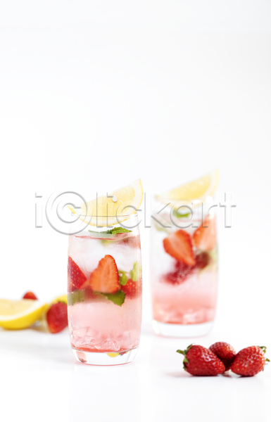 사람없음 JPG 아웃포커스 포토 해외이미지 딸기 딸기주스 레몬 실내 잔 칵테일 흰배경