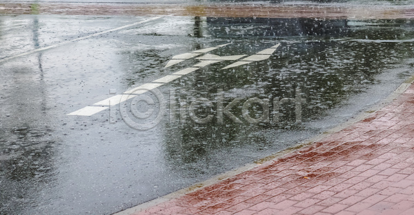 사람없음 JPG 포토 해외이미지 거리 길바닥 도로 비(날씨) 빗방울 야외 주간 풍경(경치)