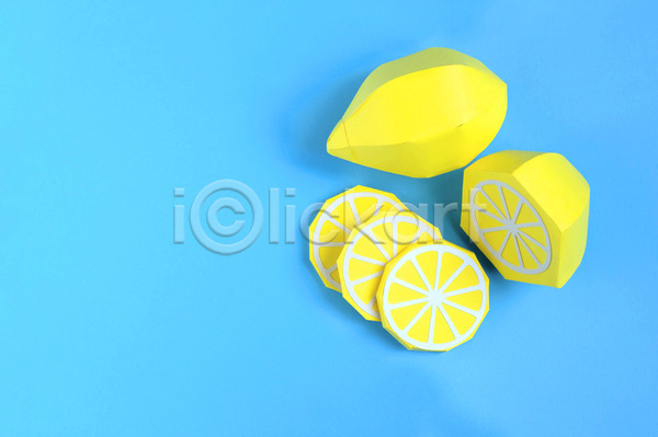 사람없음 JPG 포토 해외이미지 단면 레몬 슬라이스 실내 오브젝트 종이 종이공예 파란배경 페이퍼아트