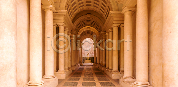 고급 우아함 사람없음 JPG 포토 해외이미지 가로 건축양식 골동품 궁전 내부 대리석 디자인 라이프스타일 로마 맨션 미술 바닥 벽 복도 부동산 빌라 빛 수확 스타일 실내 아파트 우주 이탈리아 장면 장식 재산 주택 진짜 창문 해외포토 흰색