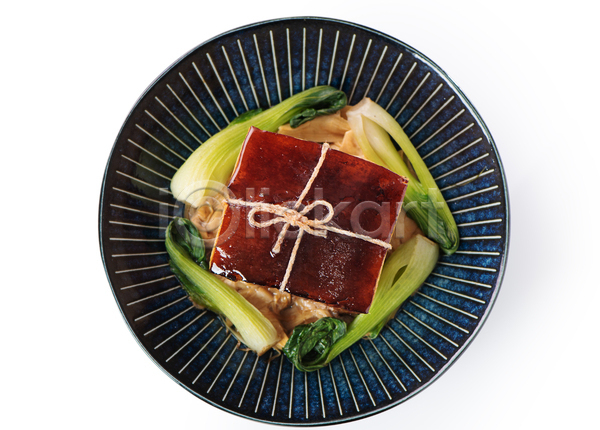 사람없음 JPG 포토 하이앵글 해외이미지 끈 동파육 돼지고기 실내 접시 중식 청경채 흰배경