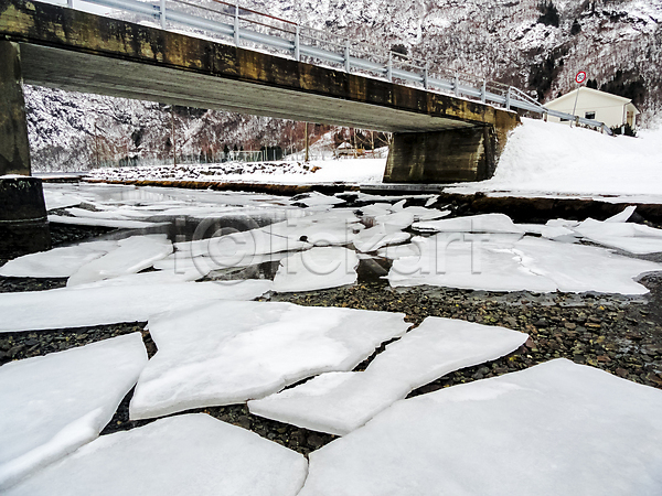 추위 사람없음 JPG 포토 해외이미지 거리 겨울 냉동 노르웨이 눈내림 도로 물 바다 뷰티 산 스칸디나비아 얼음 여행 유럽 자연 절정 파노라마 풍경(경치) 호수 환경 흰색
