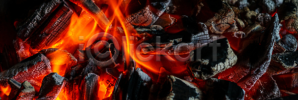 뜨거움 매움 사람없음 JPG 포토 해외이미지 가로 검은색 광 그릴 난로 모닥불 배너 백그라운드 벽난로 봉황 빛 빨간색 석탄 숯 연료 연소 온도 장작 재 주말 추상 해외포토