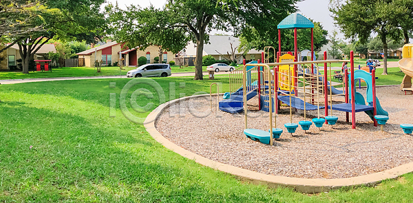청춘 사람없음 어린이 JPG 포토 해외이미지 개발 걸음마 게임 계단 그네 놀이터 도시 라이프스타일 모래 미국 미끄럼틀 바 야외 오솔길 운동 원형 잔디 장비 주택 체육관 초록색 커뮤니티 컬러풀 텍사스 파노라마 플라스틱 해외포토 화창