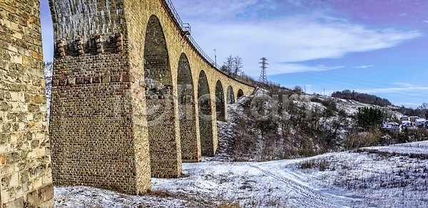 추위 사람없음 JPG 포토 해외이미지 건너기 건축양식 겨울 구름다리 기둥 야외 여행 역사 우크라이나 유럽