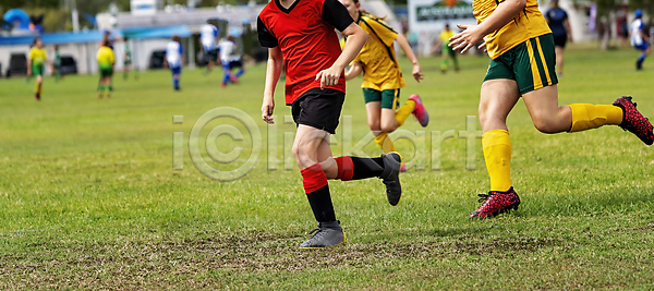 경쟁 함께함 백인 사람 사람없음 소년 어린이 JPG 포토 해외이미지 건강 게임 경기 골 공 공격 교실 교육 놀이 밭 서기 수업 스포츠 야외 유니폼 전신 축구 축구선수 친구 클럽 플레이어 학교 학생 해외포토 호주